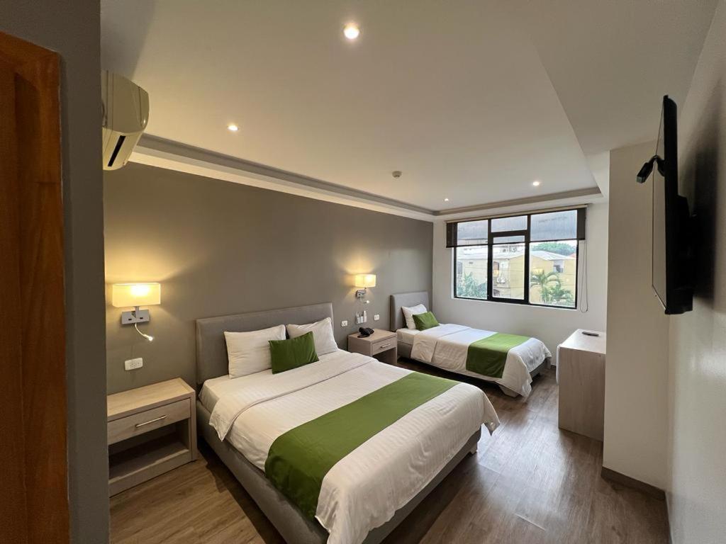 Hotel Plaza Monte Carlo Гуаякиль Экстерьер фото